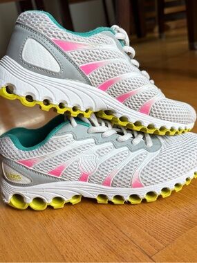 K-Swiss Tubes Sneakers shoes Comfort 200 Neon Pink Teal Youth Girls Size 3.5Y